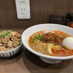 ヌードル＆スパイスカレー 今日の1番 - 