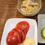 四万十 - トマト、酢の物（胡瓜と生節）