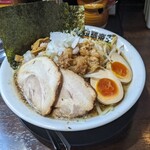 激辛ラーメンの拉麺帝王 - 辛くない二郎系ラーメン豪華盛り¥1280