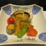 三養荘 - 蒸し鮑バター醤油焼き