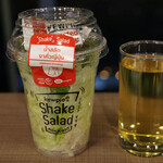SAKURA LOUNGE - シェイクサラダとアップルジュース