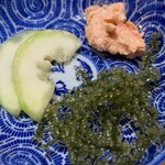 すし花一寿美 - 桜エビとチーズ、メロンの漬物、海ぶどう