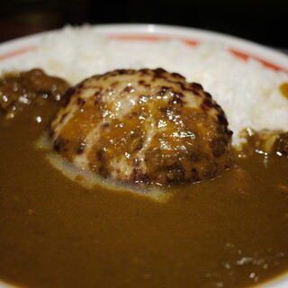 箸で食べるあつあつ鉄皿ハンバーグとカレーのお店_0