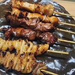 Torino Ajishin - 画像上から肉ざし、レバー、かわ　すべてタレ味