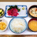 御食事処 福田家食堂 - まぐろ中落ち定食、もつ煮（単品）