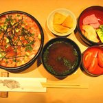 鮨　逸喜優　はらだ - 「ねぎとろばらちらし（小鉢・香の物・お椀付）」1000円