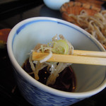 胡桃亭 - 各種薬味を使って汁に浸して啜る