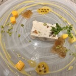 SPICE LAB TOKYO - ドライフルーツとナッツのカッサータ、ピスタチオソースと事のフルーツ