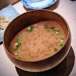 千葉たかおか - 車海老の頭と、鮪節と、たかおか味噌と千葉の湧水のお味噌汁。ひたすら絶品。