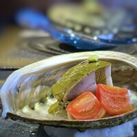 日本料理 TOBIUME - キャ～ッ、先ほどの鮑様が　それもこの量。何て、贅沢。(≧◇≦)  ＊蓋代わりの殻を取ると、ご立派なお姿を見せて下さり、、感涙。