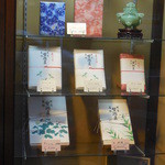 おもや甘納豆 - 花笠や花柄のかわいい箱も多数あります