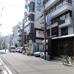 Hashima - お店の前の道