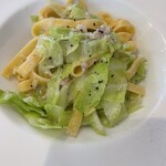 CULATELLINO - 《サルーミ》ランチ。生パスタはタリアテッレで。自家製サラミのミンチとキャベツのクリームソースレモン風味。キャベツのシャキシャキと濃厚なサラミのミンチをレモン風味で爽やかな味に。男性には少し量が少ない。