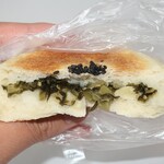 ほうげつ堂 - ・「野沢菜フランス(¥173)」の断面。