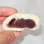 ほうげつ堂 - ・「ほうげつ蒸しパン(¥140)」の断面。