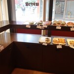 ほうげつ堂 - 陳列棚の様子①。