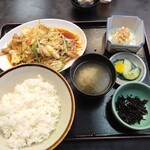 三陽 - 肉野菜辛し炒め定食  860円