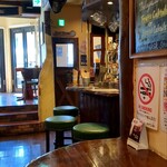 ザ・ドランケン・ダック - カウンターから見る店内