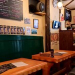 ザ・ドランケン・ダック - 店内　テーブル席