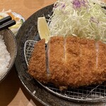 とんかつ 美濃屋 - ご飯もツヤツヤで美味しい