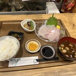 あそ処のたこ焼き - 鯛1匹の定食（半身煮付け+刺身）