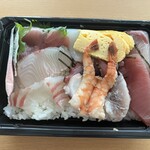 江山鮮魚店 - これだけ盛ってて500円！お魚も、たまごもうまうま！