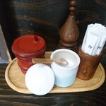 十割そば ゆう賀 - 卓上の調味料