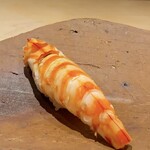 千葉たかおか - 竹岡 天然車海老
      このサイズの天然物は他では見かけないです。
      いつもながら凄いと思います。
      兎角大きいのは大味なのかと思われる方もいらっしゃるかもですが、全くそんな事なく甘み豊かで美味しいのですよ♪