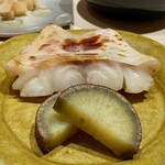 千葉たかおか - 富津 赤甘鯛 炭火焼き シルクスィート
      甘鯛の骨から出た出汁に付け炭火焼きにした赤甘鯛、口の中で程良くホロホロとほどけます。
      皮目の香り良くほんのり甘みがあり美味！
      付け合わせのさつま芋が大好きです♪