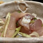千葉たかおか - 銚子 昼に上がった鯵 鯵のたたき風
      昼に上がった鯵がその日の晩にいただけるのですよ皆さんたかおかさんで！
      脂がのっている鯵に、ザクギリにした葱の辛みがアクセントに、いや〜なんて美味しい鯵なんでしょう！