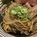 極麺 青二犀 - やや平打ちストレート中細麺