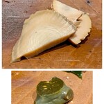 千葉たかおか - 南房総 鮑／鮑の肝 自家製味噌漬け
      水から極弱火でじっくりゆっくり約7時間、ほんのりと温かな鮑の旨さが口の中でゆっくりと拡がります。
      歯触りがなんとも心地良く、噛むうちに海藻の風味が感じられます♪