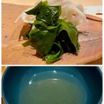 千葉たかおか - ワカメと酢蓮根 自家製ポン酢
      最適なおつまみです♪
      自家製ポン酢がなんて酸味が柔らかなのでしょう♪
      お鮨屋さんのワカメって美味しいですよね！
      蓮根はシャキシャキです。