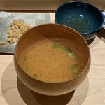 千葉たかおか - 自家製味噌を使うお味噌汁
      何気に出されましたが、これが実に旨いのですよ♪