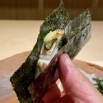 千葉たかおか - 千葉 太刀魚棒寿司 炭火で炙り海苔で巻いて
                                たかおかさんと言えばこの棒寿司なのです♪
                                1.6kgと大きな太刀魚は脂がありますね。
                                酢飯の酸味に脂がなんて合うのでしょう！
                                海苔の風味も良くこれ絶品です♪