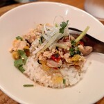 ヌードルヤ MEーCHAーKUーCHA - 丼 ガパオ(330円)