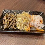 焼肉本家 くれや - ナムル盛合せ