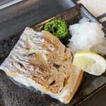 マルカツ - 焼き魚は太刀魚。身が柔らかくてホロホロ