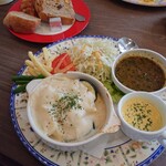 ABC食堂 - 本日のランチから「白身魚と夏野菜のグラタン・グリーンカレー」(2023.7)