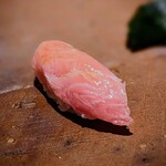 千葉たかおか - 大トロは霜降り。脂の乗りは上々で何よりも、甘い！甘い～っ！！なのにスッと脂が引いて全くくどくない。