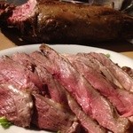 渋谷イタリアン ズッカ - 仔羊モモ肉の岩塩焼き