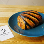 LOOK UP COFFEE - パンオショコラ