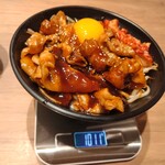 鉄板焼 博多天神ホルモン - ニクマル丼（ご飯大盛り）