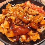 鉄板焼 博多天神ホルモン - ニクマル丼（ご飯大盛り）