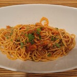 ピッツェリアバール アリエッタ - 鶏のラグーとハラペーニョのトマトソーススパゲティ