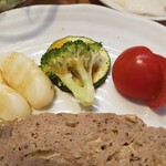 キッチン ブルー グローブ - 備え付けの野菜、今日はカブがあります