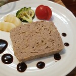 キッチン ブルー グローブ - 豚挽肉とチーズのテリーヌのアップ