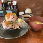 魚の旨い店 - 海鮮ゴロゴロねぎとろ丼 特盛り