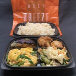 DELI BREEZE - ４種+ごはん  (茄子のはさみ揚げ  若鶏の唐揚げ  にら玉  ゴーヤチャンプル)