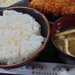 とん平 - ご飯、なめこ味噌汁